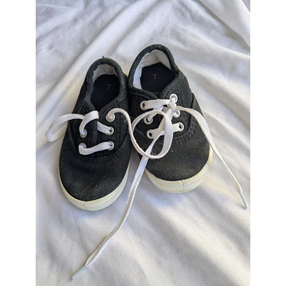 Toddler Girl Black And‎ White Shoes Size 7